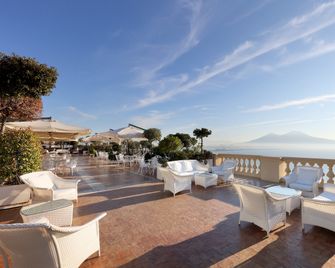 Eurostars Hotel Excelsior - Naples - Balcony