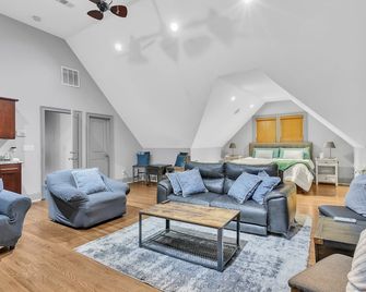 Atlanta Forest Sanctuary 5 Bedroom Home by RedAwning - Atlanta - Soggiorno