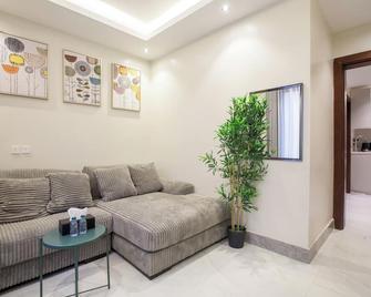 Luxury One-Bedroom Apt Alrimal-4 - Riyadh - Living room