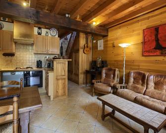 Rural Cottage In The Heart Of The Bordeaux Vineyards - Gensac - Sala de estar