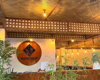 On Board Panglao Beach Hostel and Resort - Panglao - Rezeption