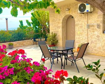 Poseidon Apartments - Kissamos - Patio
