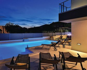 Modern Kastel Villa with Private Pool, Gym, and Large Outdoor Space - Eight Bedroom Villa - Kastela - Pool