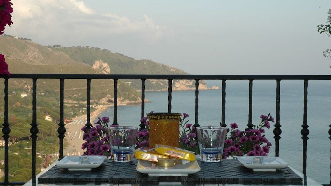 هوتل كورالو