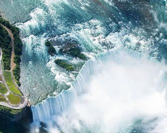 Country Inn & Suites by Radisson, Niagara Falls ON - น้ำตกไนแองการ่า - วิวภายนอก
