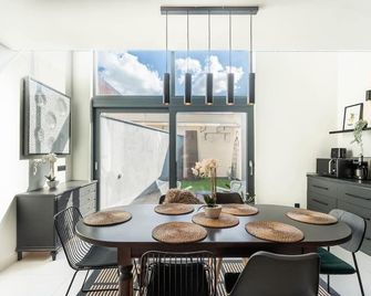 Cosy & Spacious House in Center - Kortrijk - Dining room