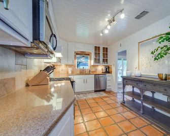 Lovely Lubbock Home w/ Furnished Deck & Grill - Lubbock - Kitchen