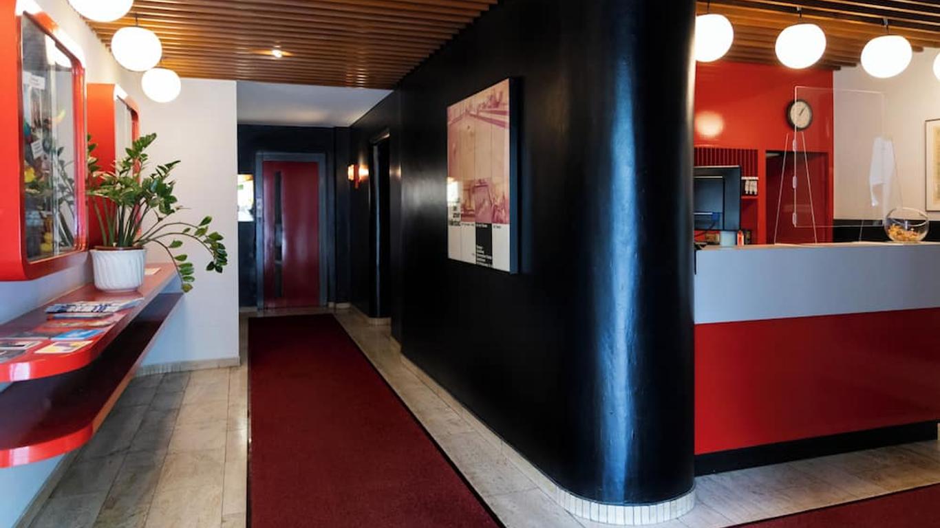 Hotel Meran Hallenbad & Sauna