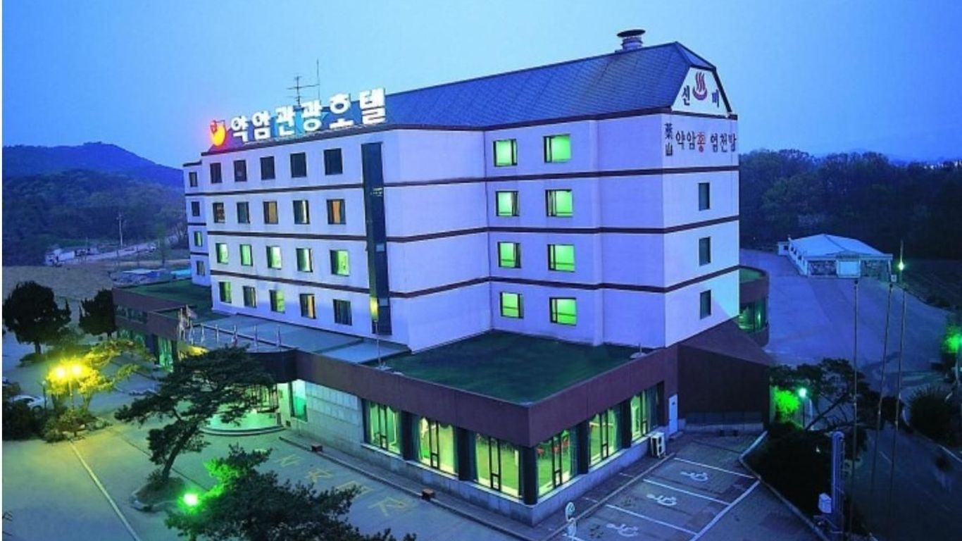 ياكام توريست هوتل