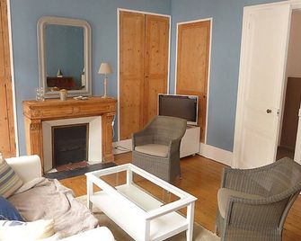 Charming apartment in the city center of 63 m2 - Villers-sur-Mer - Wohnzimmer