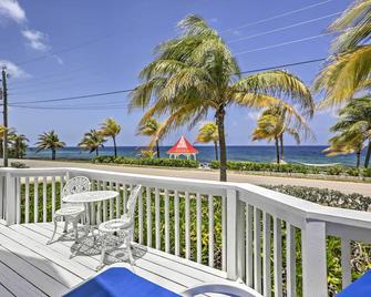 Lovely 'Sea Dreams Villa' w/ Private Beach & Deck! - Cayman Brac - Balcón