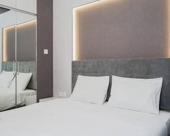 Nice and Tidy Studio Room at Tree Park Apartment By Travelio - Serpong - Bedroom