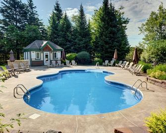 The Mont-Tremblant Hideaway by InstantSuites - Mont-Tremblant - Pool