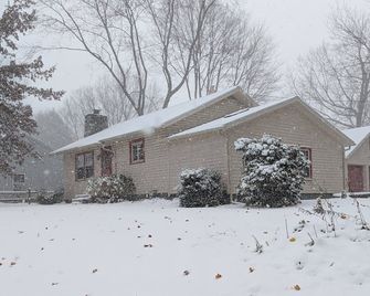 Vintage Cottage Near Lake Edinboro - Edinboro - Edificio
