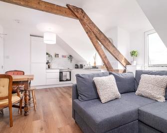 Whitby Heights - 5min Stroll to Harbour & Beach - Whitby - Living room