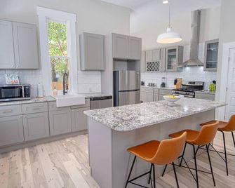 Incredible New 3br2ba Near Downtown - San Antonio - Keittiö