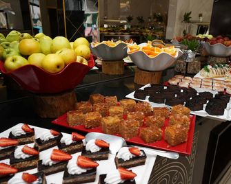 Kleopatra Arsi Hotel - אלניה - בופה