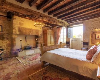 Secure private heated pool, games room, view. Walk to historic town, restaurants - Monségur - Habitación
