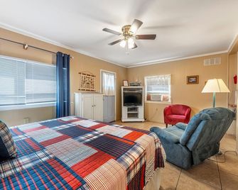 Historic Tremain Cottages - Mount Dora - Bedroom