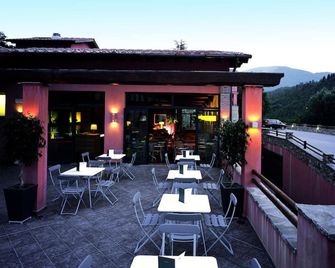 Meridiana Country Hotel - Calenzano - Gebäude
