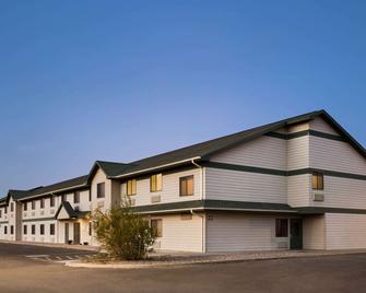 Travelodge by Wyndham Pecos - Pecos - Building