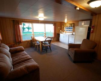 Open-Plan Lake Cabin Rental near Kabetogama, Minnesota - Orr - Sala de estar