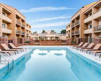 Courtyard by Marriott Raleigh Cary - Cary - Piscina