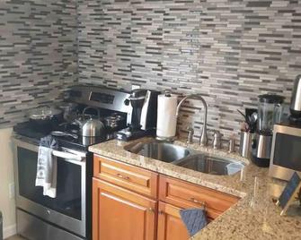 C & N Lodging - Bluffton - Kitchen