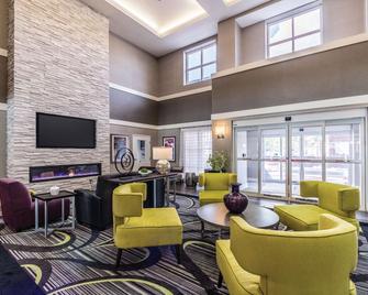 La Quinta Inn & Suites by Wyndham San Antonio Downtown - Сан-Антоніо - Лаунж