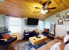 Summit House - Windsor - Living room