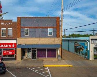 The Mango Vibrant Oasis Sleeps 4 Downtown Fun - Drumheller - Bâtiment