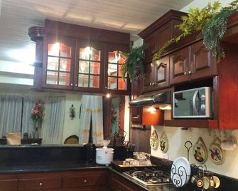 Charming , cozy 2 story house - Santa Rosa - Front desk