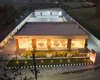 Premium Stay Experience in a Prime Location Peacefull &Stylish Property. - Shirdi