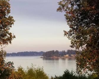 Waterfront Parksville 2 Bedroom, 2 Bath Townhome at Tanglewood - Parksville - Outdoors view