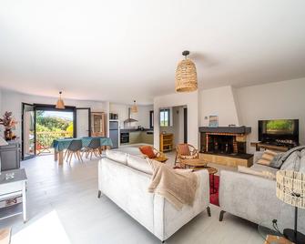 Maison Le Boulou - Grand jardin piscine privée - Le Boulou - Huiskamer