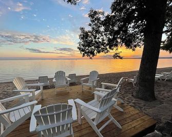 The Finch Beach Resort - North Bay