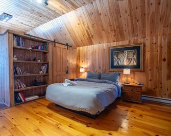 Domaine Ormes| Hot Tub | Lake | Pool Table | Kayak - Saint-Jean-de-Matha - Bedroom