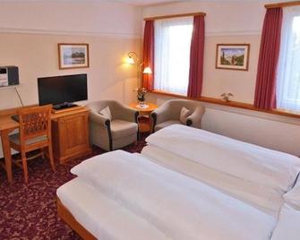 Hotel Engadinerhof Superior - Pontresina - Bedroom