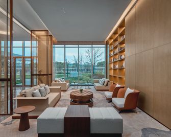 Holiday Inn Wuhan Tianhe Airport By IHG - Wuhan - Lounge