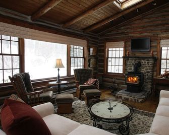 Chalet of Canandaigua - Canandaigua - Huiskamer