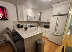 Cosy modern home mins to NYC! - Union City - Kitchen