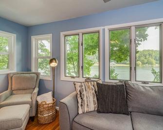 Welcome To The 5 Horizons Lake House-Free Kayak Use- Pontoon Available - Hastings - Sala de estar