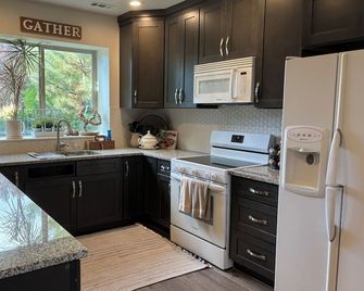 Awesome large 3-bedroom in Bluffdale just south of SLC perfect for your getaway - Bluffdale - Cocina