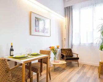 Lyon Urban Cocoon Gîte urbain eco-responsable - ליון - חדר אוכל