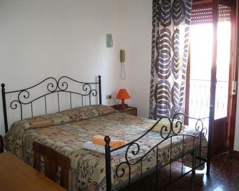 Hotel California - Milazzo - Bedroom
