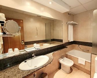Hotel Imperial - Valladolid - Bathroom