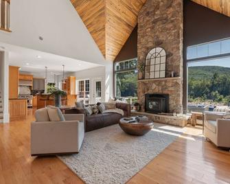 Luxury Riverfront Retreat Hot Tub, Game Room, Gym - Woodstock - Sala de estar