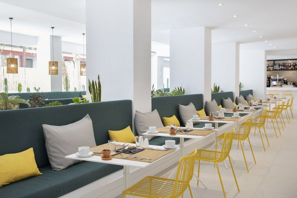 whala!fun - S'Arenal - מסעדה