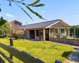 2 bedroom lovely home in Hippolytushoef - Hippolytushoef - Building