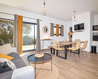 2 bedroom cozy home in Pila canale - Pila-Canale - Dining room